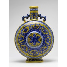  1222   A Qian-long Period Yellow-Ground Moon Flask 